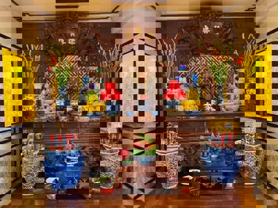 Ứng xử trong không gian ban thờ tổ tiên tại gia hiện nay