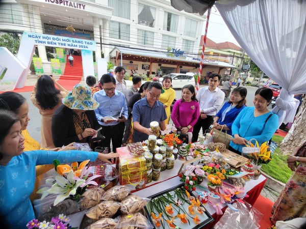 Chuỗi hoạt động trong “Ngày Đối thoại chính sách phát triển doanh nghiệp và kinh tế tập tập thể do nữ làm chủ”