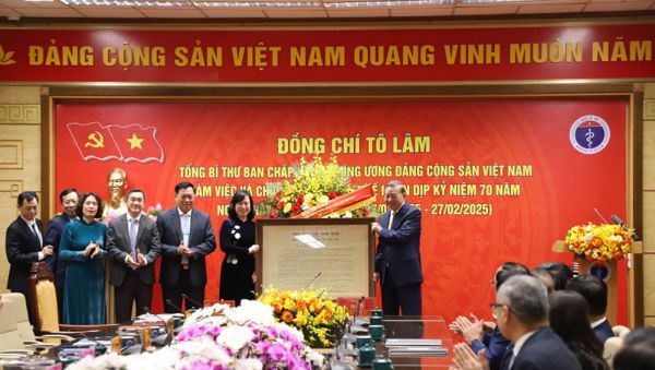 Nhân kỷ niệm 70 năm Ngày Thầy thuốc Việt Nam (27/2/1955 - 27/2/2025): Tri ân những người thắp sáng hy vọng